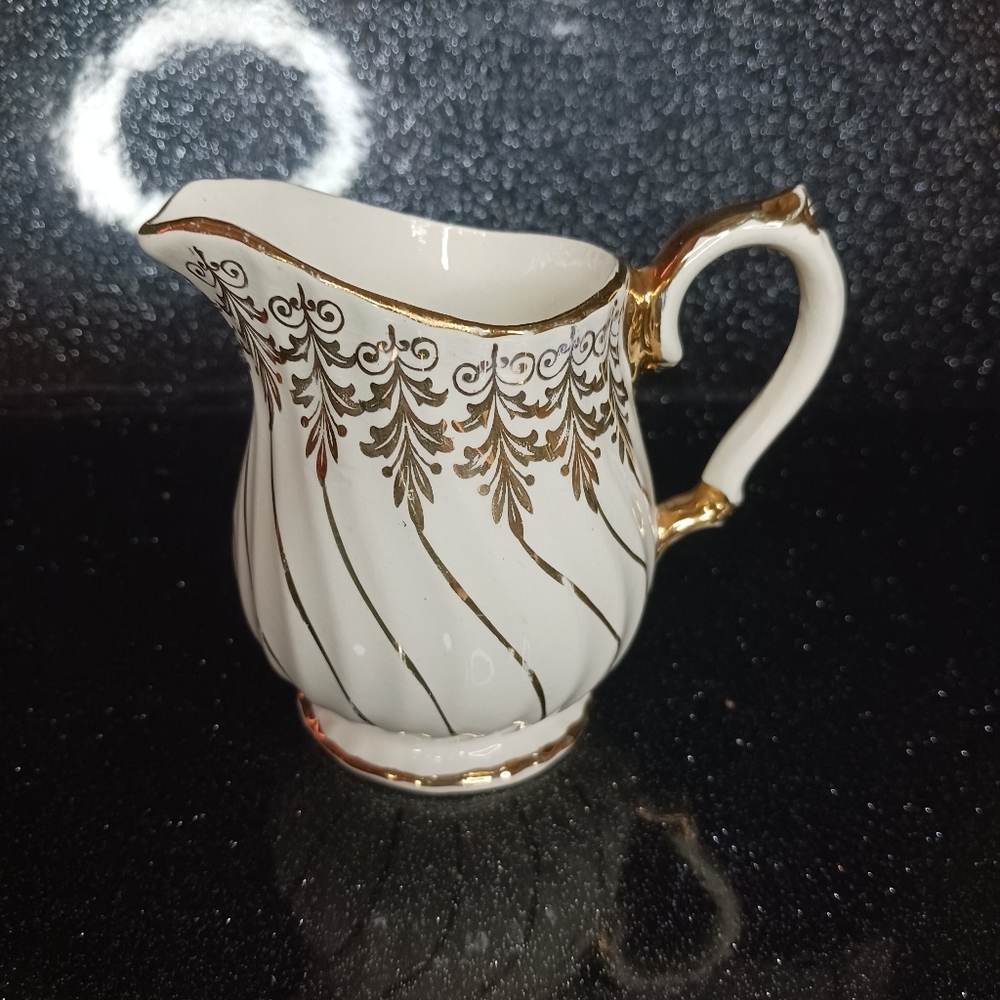 Vintage Sadler Cream and Gold Ornate Creamer. - Picture 2 of 6